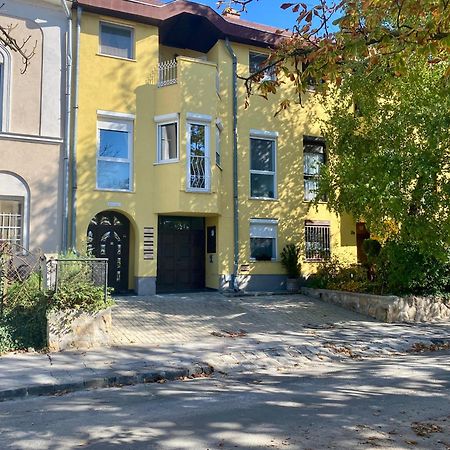 Bellevue Vendeghaz 2 Hotell Vác Exteriör bild