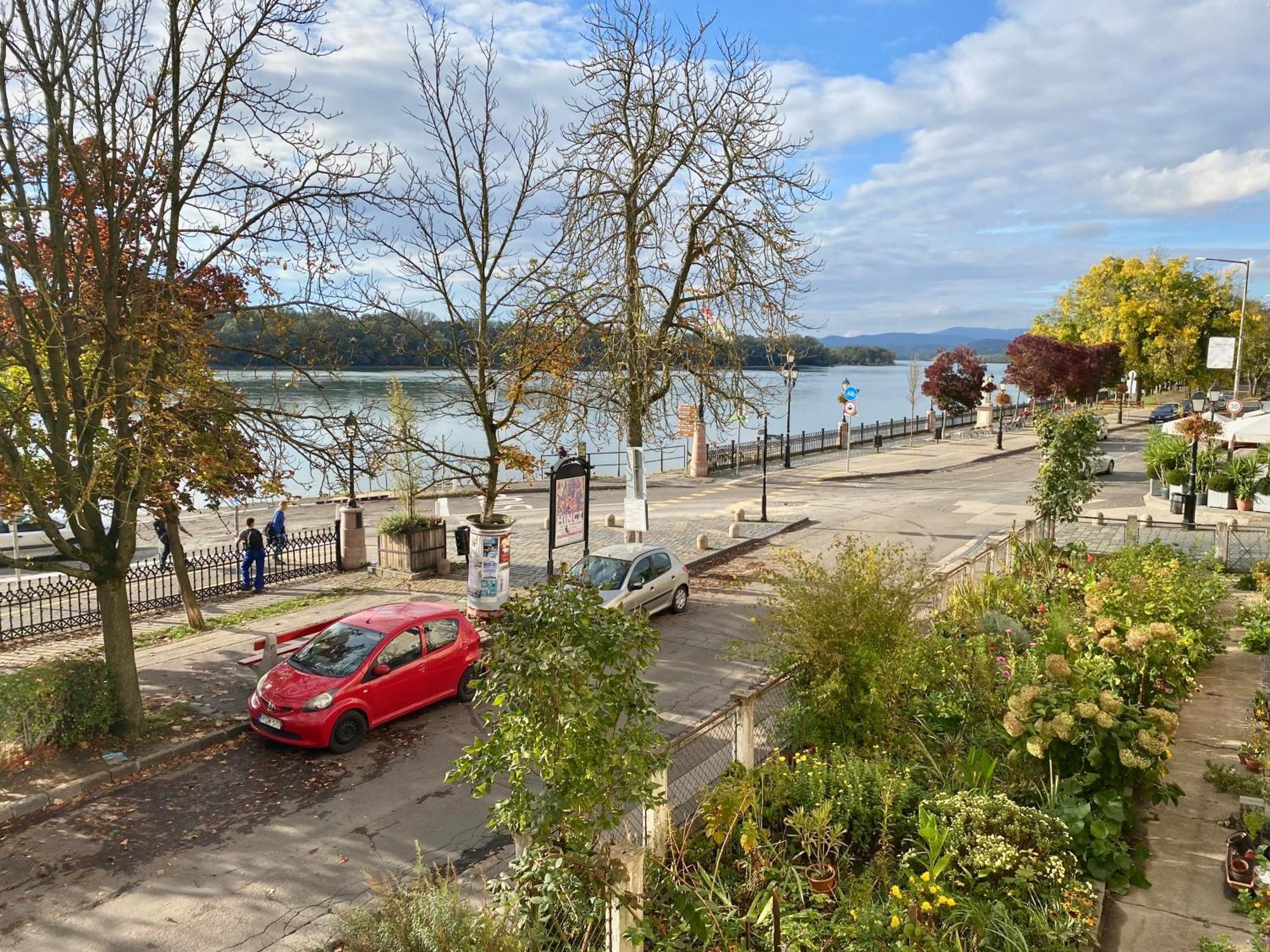 Bellevue Vendeghaz 2 Hotell Vác Exteriör bild