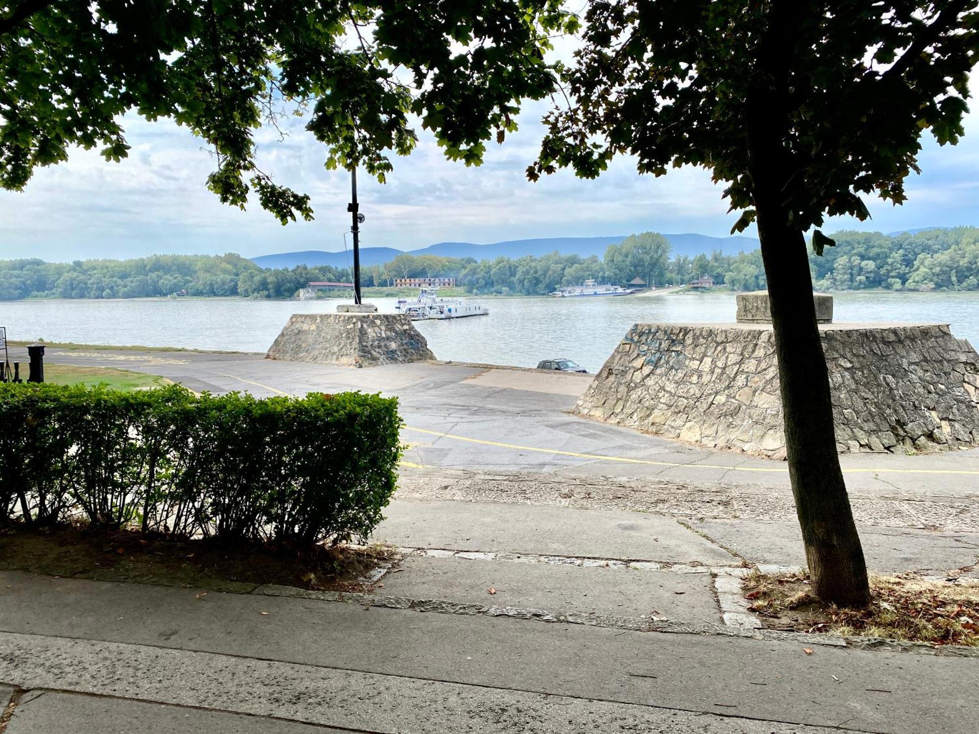 Bellevue Vendeghaz 2 Hotell Vác Exteriör bild