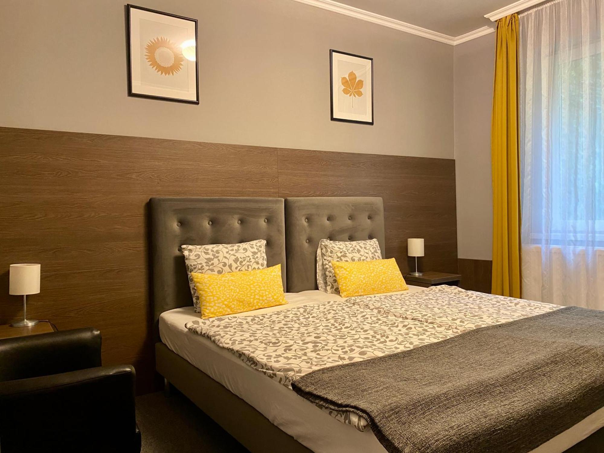 Bellevue Vendeghaz 2 Hotell Vác Exteriör bild