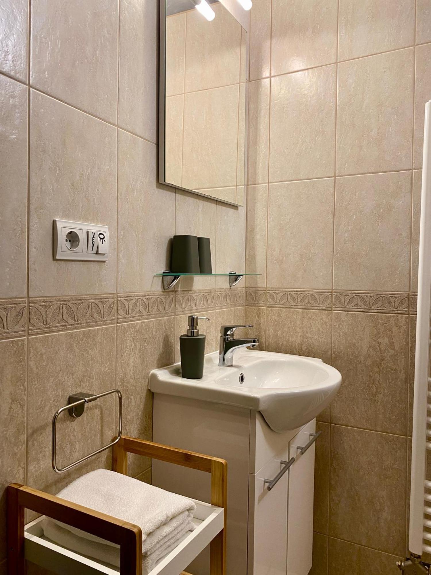 Bellevue Vendeghaz 2 Hotell Vác Exteriör bild