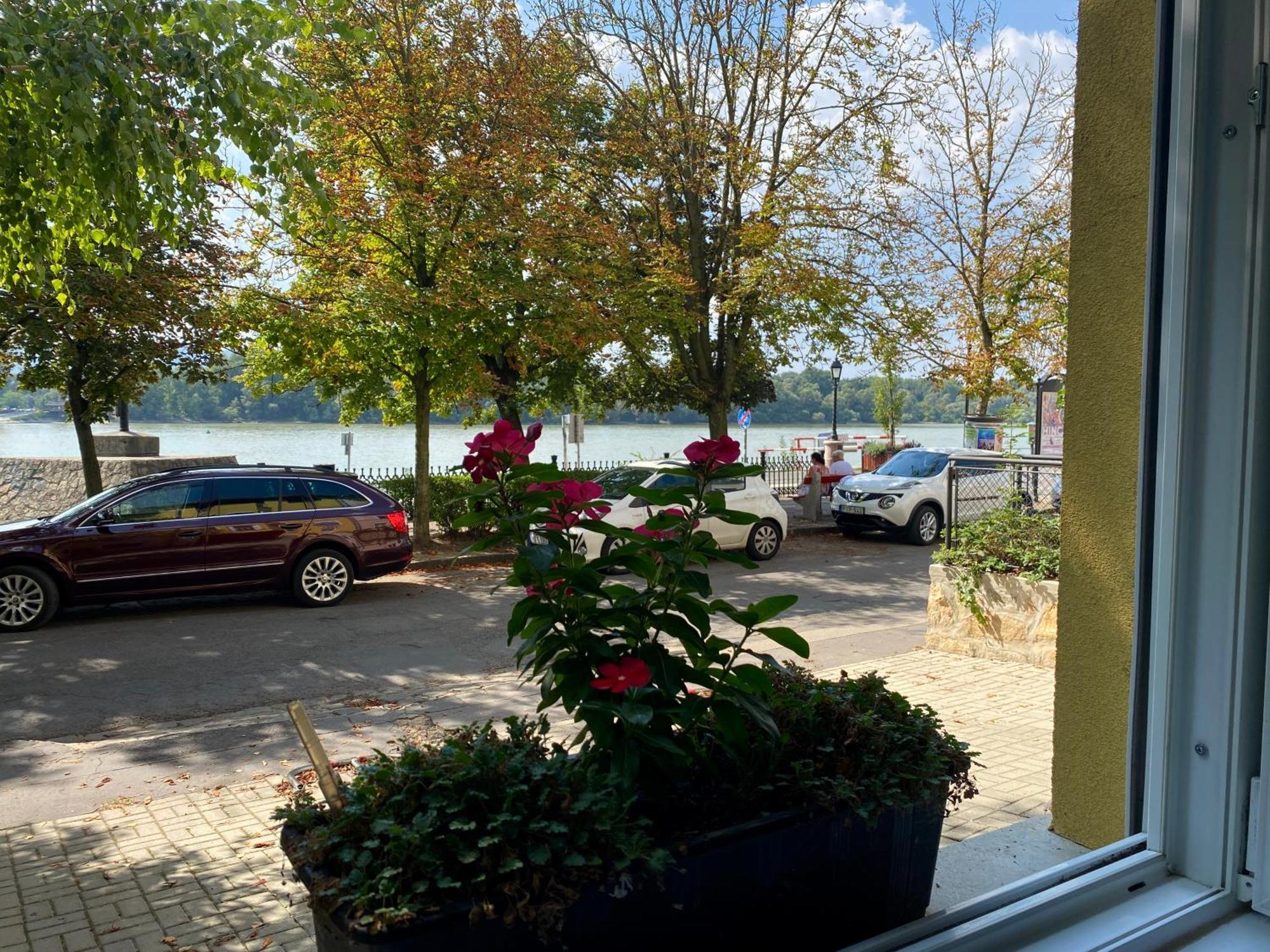 Bellevue Vendeghaz 2 Hotell Vác Exteriör bild