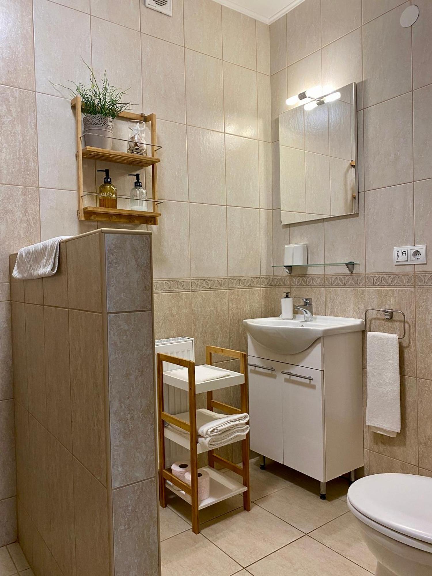Bellevue Vendeghaz 2 Hotell Vác Exteriör bild