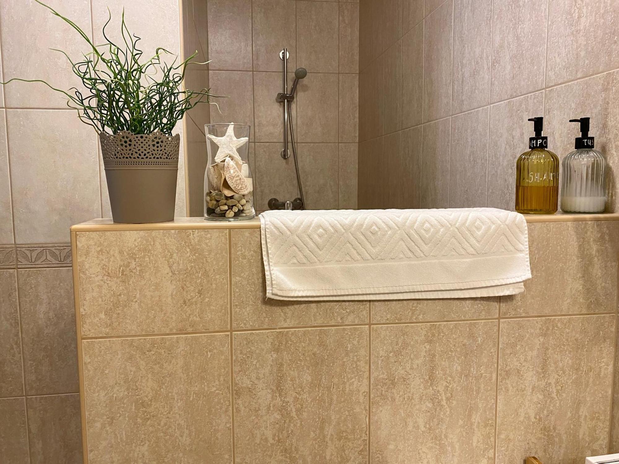 Bellevue Vendeghaz 2 Hotell Vác Exteriör bild