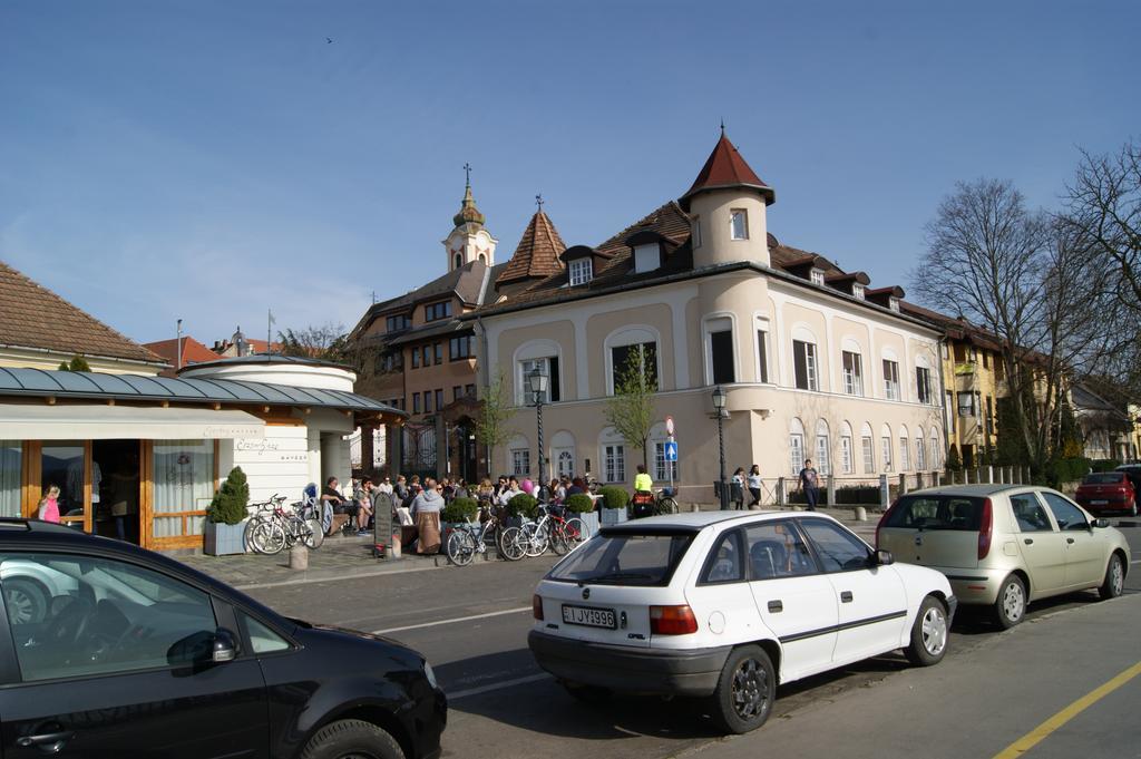 Bellevue Vendeghaz 2 Hotell Vác Exteriör bild
